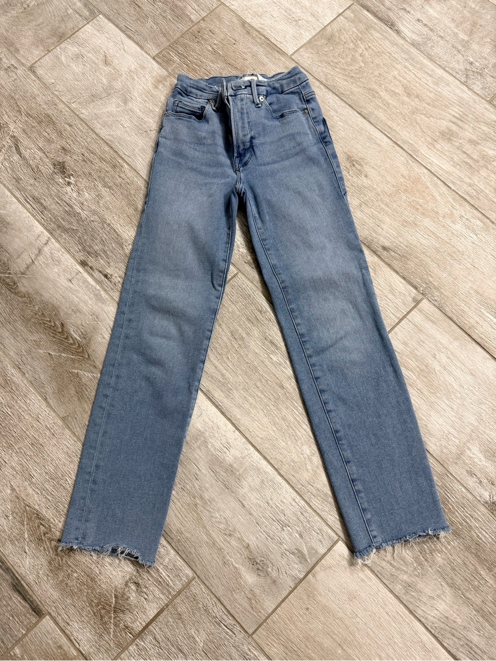 Good American - Classic High-Rise Straight Jeans - Light Blue
